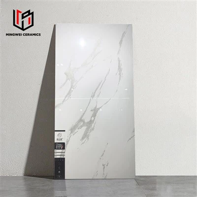 Płytki błyszczące kontra matowe, które są lepsze